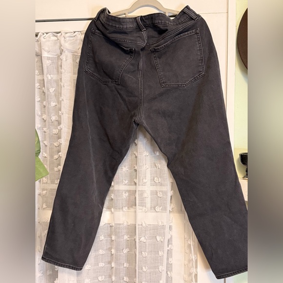 Old Navy Women's Black Straight Jeans - Picture 2 of 3